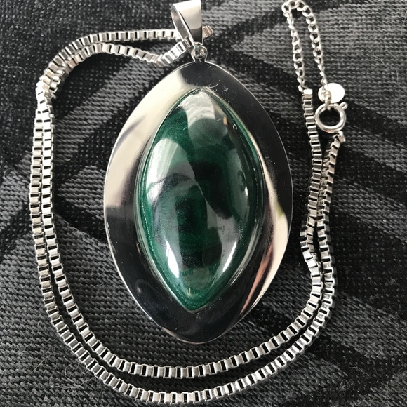 Evil Pawn Jewelry Fyglia Necklace in Malachite - Picture 2 of 6